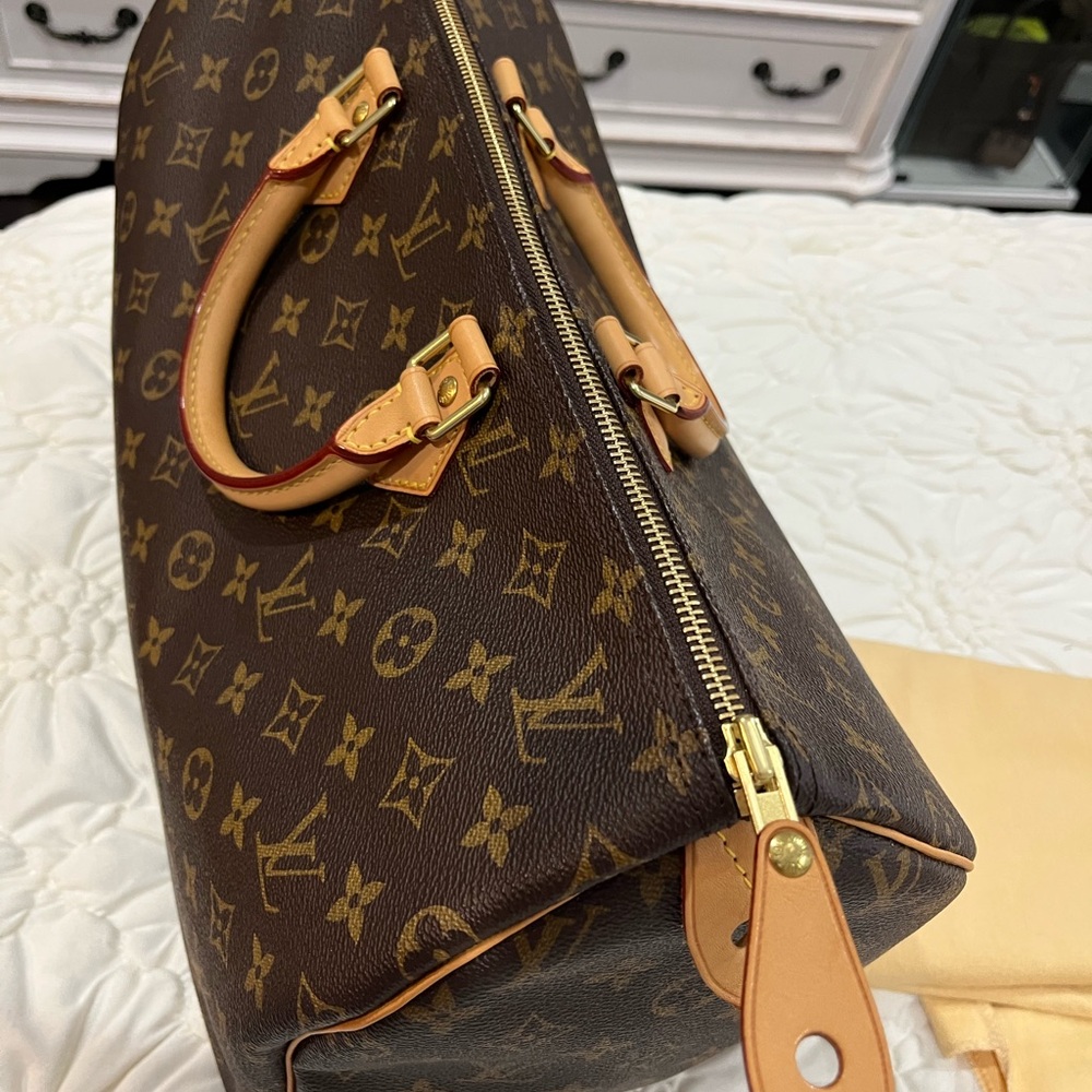 Louis Vuitton Monogram Speedy 40 Handbag in Brown - Picture 4 of 17